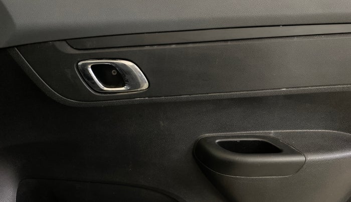 2019 Renault Kwid RXT 1.0 (O), Petrol, Manual, 31,468 km, Driver Side Door Panels Control