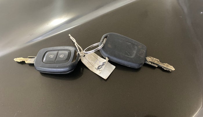 2019 Renault Kwid RXT 1.0 (O), Petrol, Manual, 31,468 km, Key Close Up