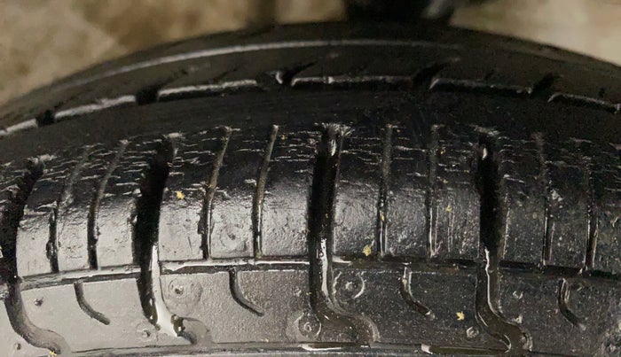 2017 Maruti Alto 800 LXI, Petrol, Manual, 77,619 km, Right Front Tyre Tread
