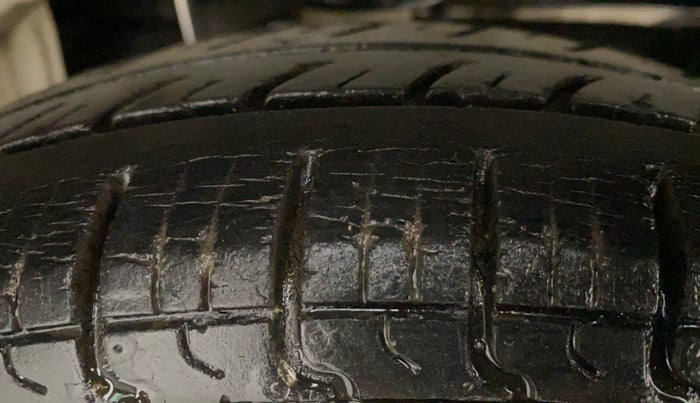 2017 Maruti Alto 800 LXI, Petrol, Manual, 77,619 km, Left Rear Tyre Tread