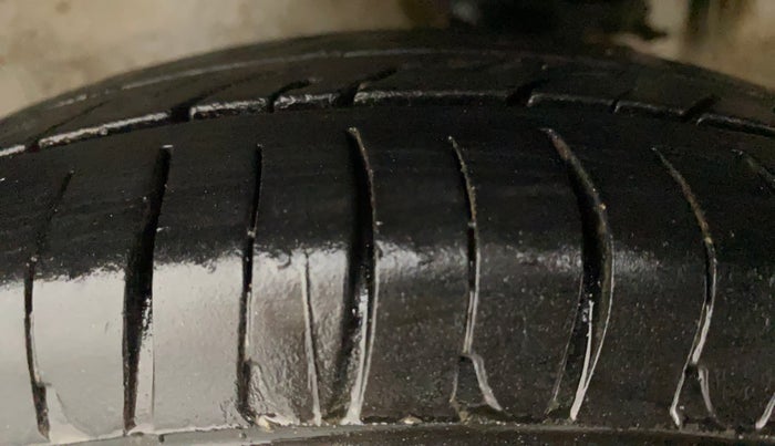 2017 Maruti Alto 800 LXI, Petrol, Manual, 77,619 km, Left Front Tyre Tread