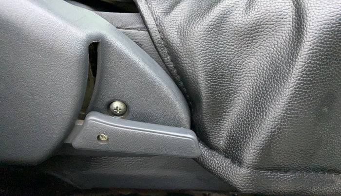 2017 Maruti Alto 800 LXI, Petrol, Manual, 77,619 km, Driver Side Adjustment Panel