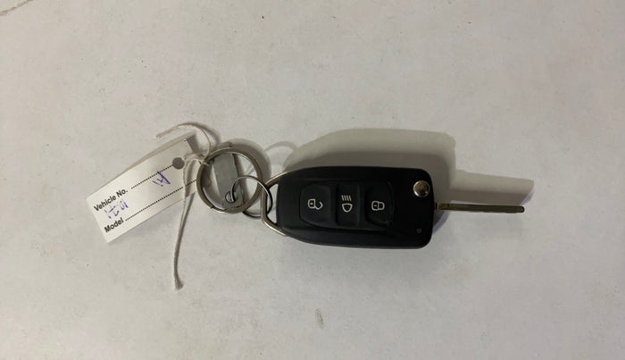 2023 Tata Tiago XT (O) PETROL, Petrol, Manual, 33,548 km, Key Close Up