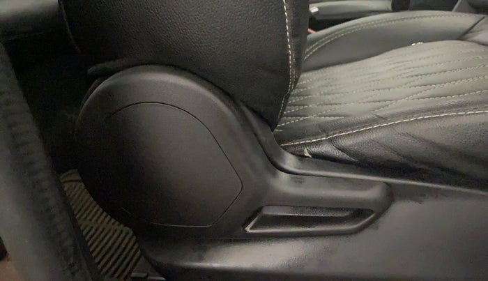 2023 Tata Tiago XT (O) PETROL, Petrol, Manual, 33,548 km, Driver Side Adjustment Panel