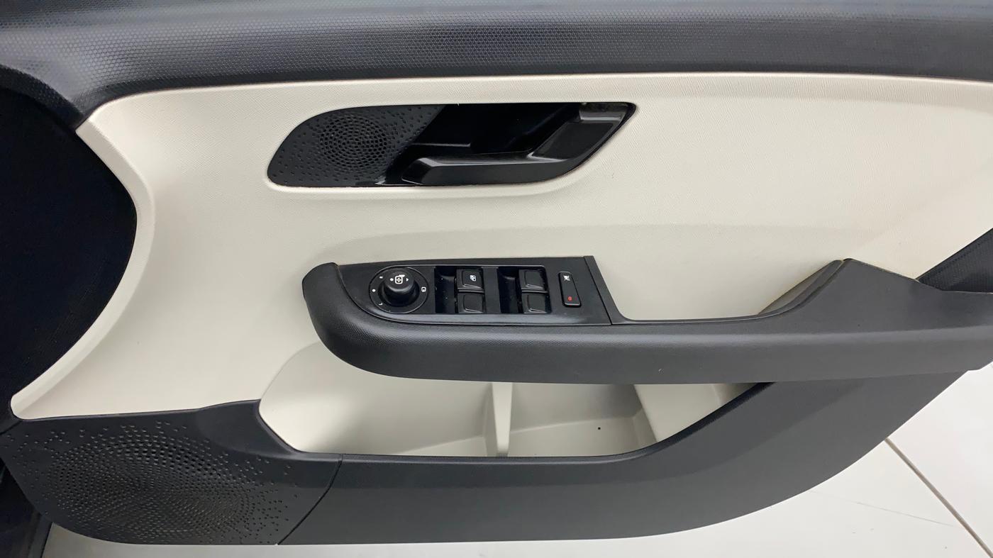 2021 Tata ALTROZ XM PLUS PETROL, Petrol, Manual, 37,581 km, Driver Side Door Panels Control