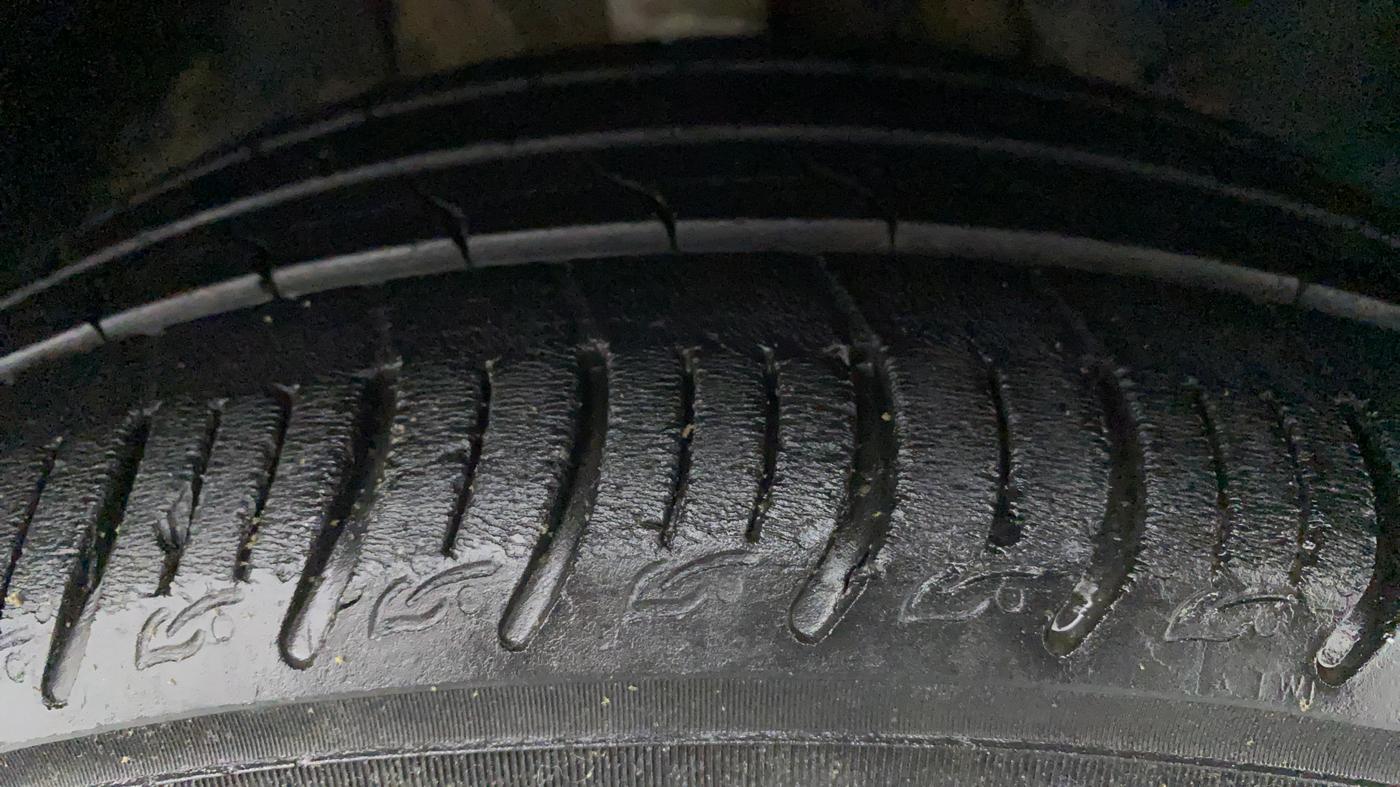 2021 Tata ALTROZ XM PLUS PETROL, Petrol, Manual, 37,581 km, Right Front Tyre Tread