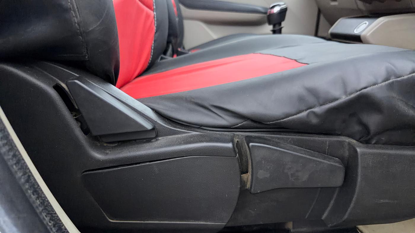 2022 Renault TRIBER RXZ, Petrol, Manual, 1,12,311 km, Driver Side Adjustment Panel