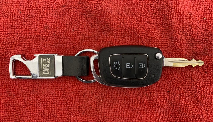 2021 Hyundai AURA S 1.2 CNG, CNG, Manual, 27,995 km, Key Close Up