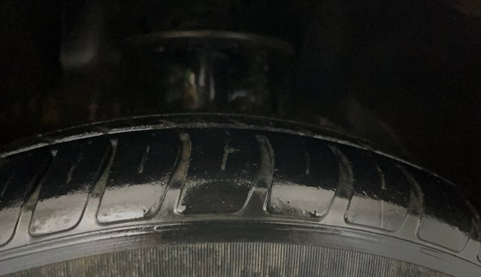 2018 Maruti Swift VXI AMT, Petrol, Automatic, 59,704 km, Right Front Tyre Tread