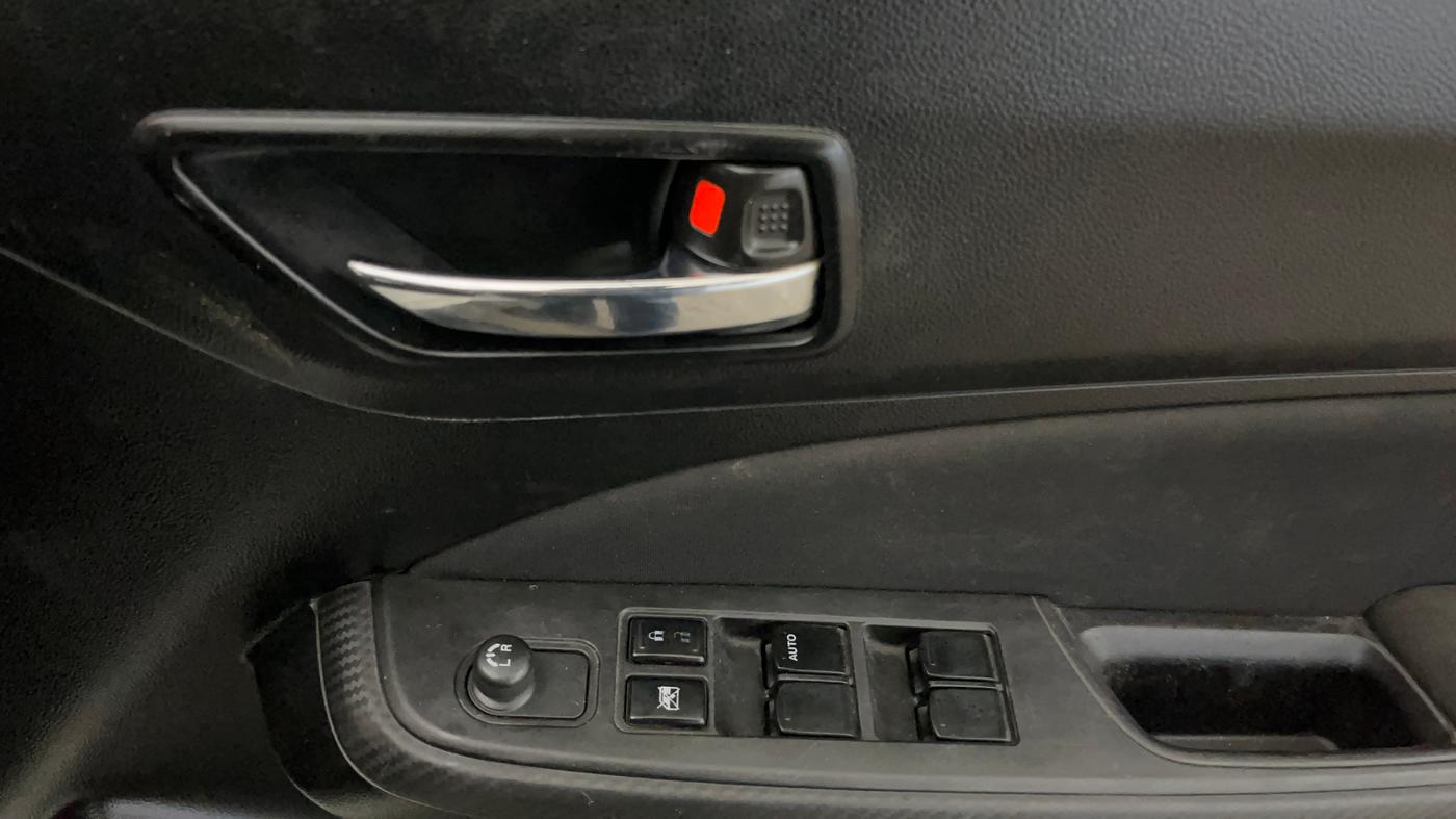 2018 Maruti Swift VXI AMT, Petrol, Automatic, 59,746 km, Driver Side Door Panels Control