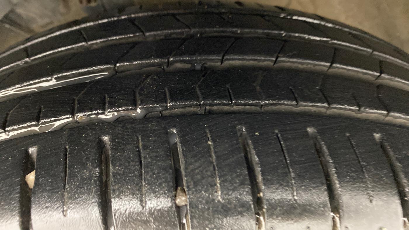 2021 Toyota Glanza V CVT, Petrol, Automatic, 5,832 km, Left Front Tyre Tread