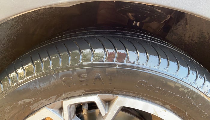 2021 Skoda KUSHAQ STYLE 1.0L TSI AT, Petrol, Automatic, 87,068 km, Left Front Tyre Tread