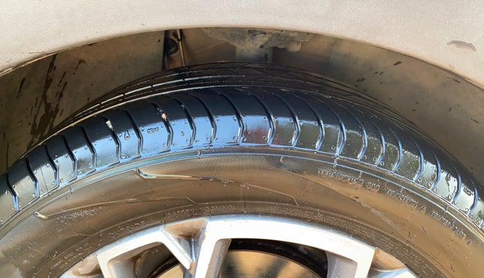 2021 Skoda KUSHAQ STYLE 1.0L TSI AT, Petrol, Automatic, 87,068 km, Right Front Tyre Tread