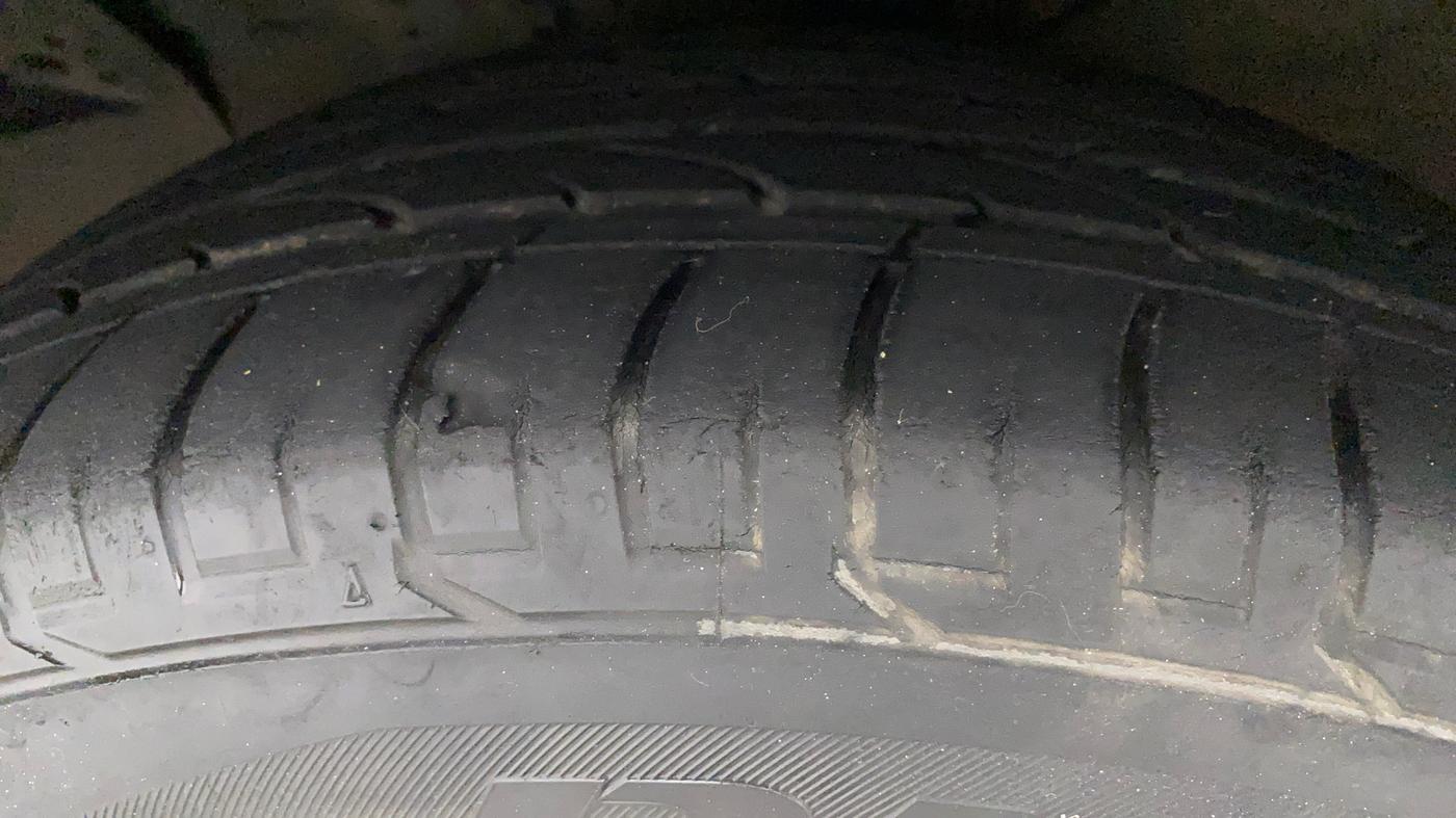 2017 Hyundai Creta SX PLUS AT 1.6 PETROL, Petrol, Automatic, 28,625 km, Left Front Tyre Tread