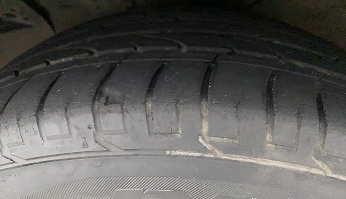 2017 Hyundai Creta SX PLUS AT 1.6 PETROL, Petrol, Automatic, 28,625 km, Left Front Tyre Tread