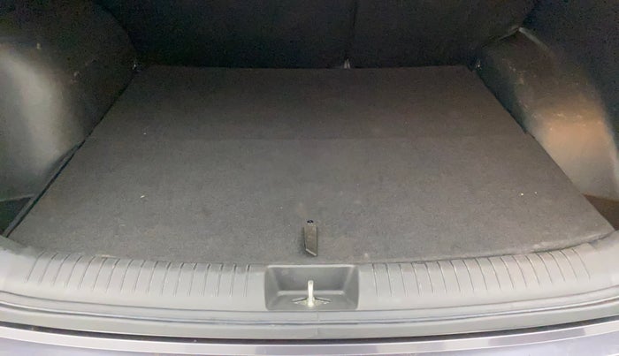 2017 Hyundai Creta SX PLUS AT 1.6 PETROL, Petrol, Automatic, 28,625 km, Boot Inside
