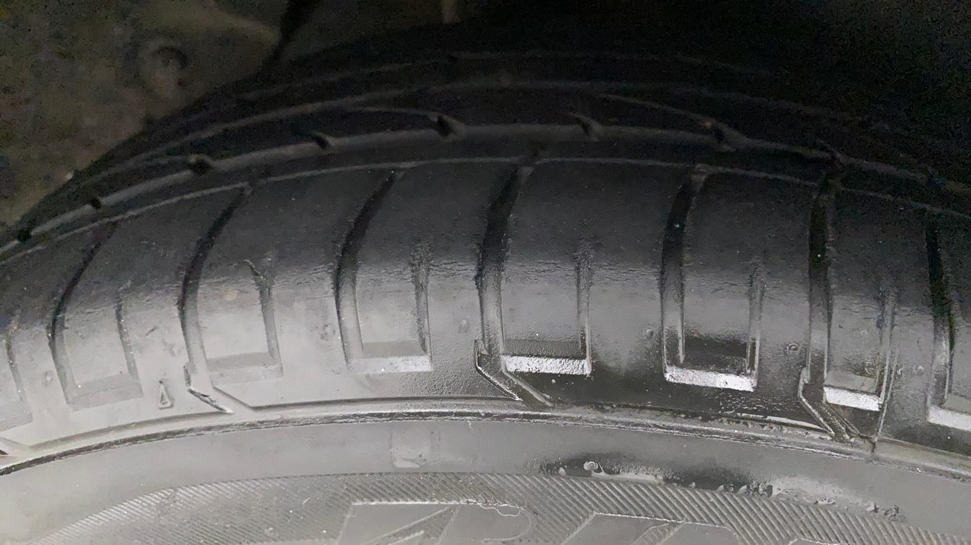 2017 Hyundai Creta SX PLUS AT 1.6 PETROL, Petrol, Automatic, 28,625 km, Right Rear Tyre Tread