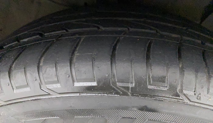 2017 Hyundai Creta SX PLUS AT 1.6 PETROL, Petrol, Automatic, 28,625 km, Right Front Tyre Tread