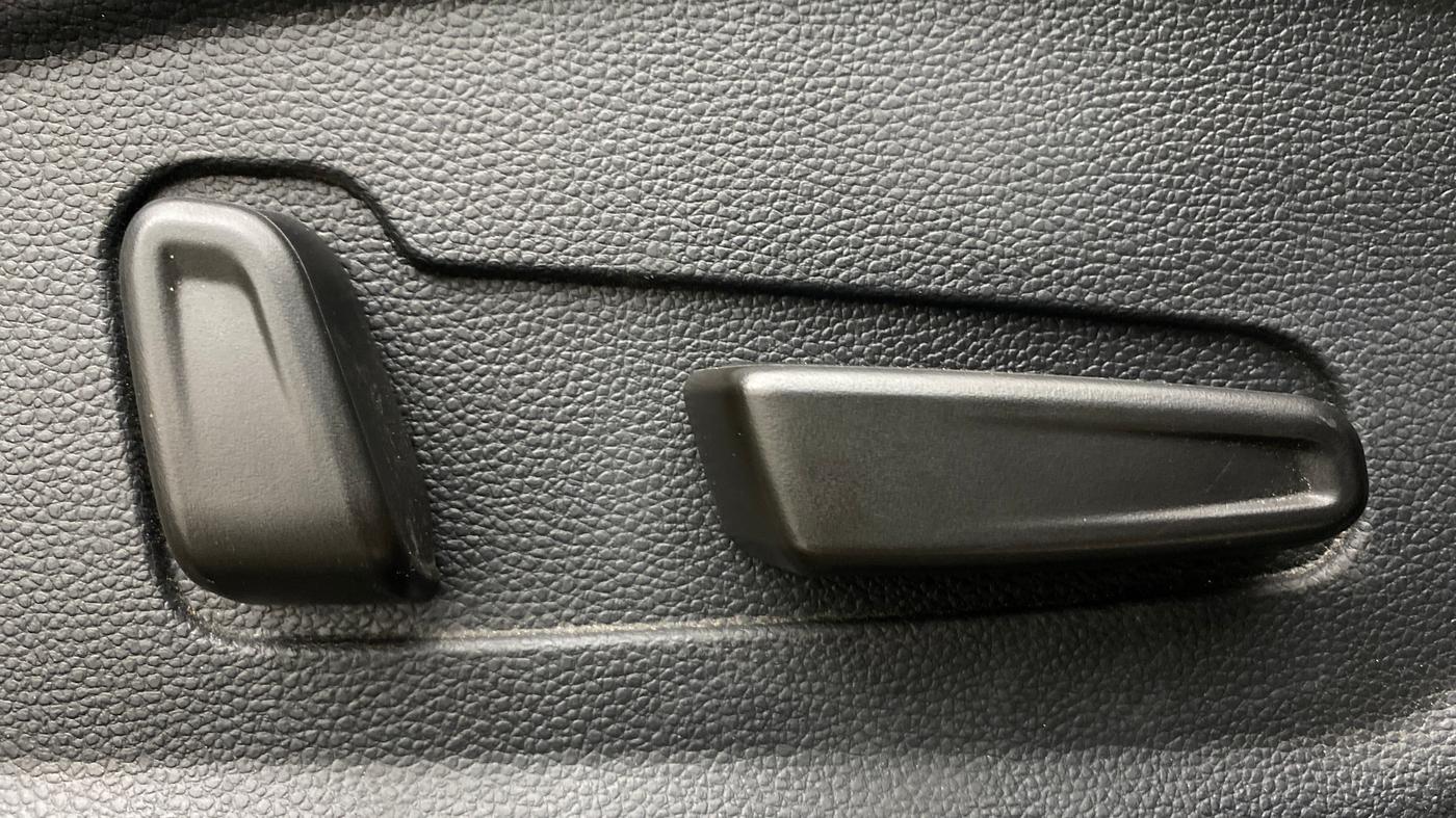 2019 Hyundai Creta SX (O) 1.6 PETROL, Petrol, Manual, 1,09,975 km, Driver Side Adjustment Panel