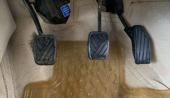 2017 Maruti Dzire VDI, Diesel, Manual, 1,44,184 km, Pedals