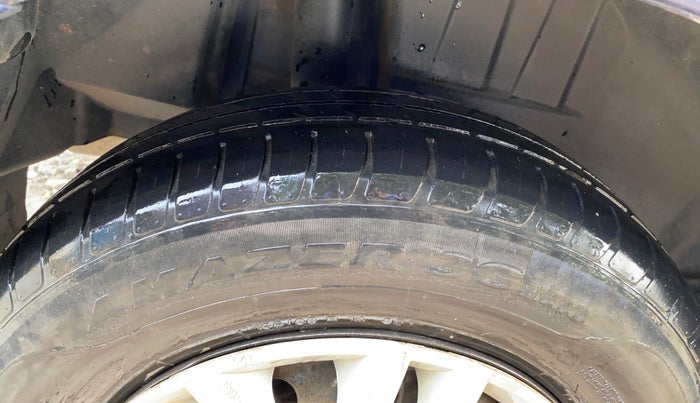 2017 Maruti Dzire VDI, Diesel, Manual, 1,44,184 km, Right Rear Tyre Tread