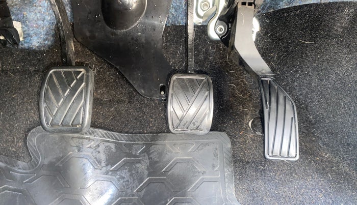 2016 Maruti Swift LDI, Diesel, Manual, 48,083 km, Pedals