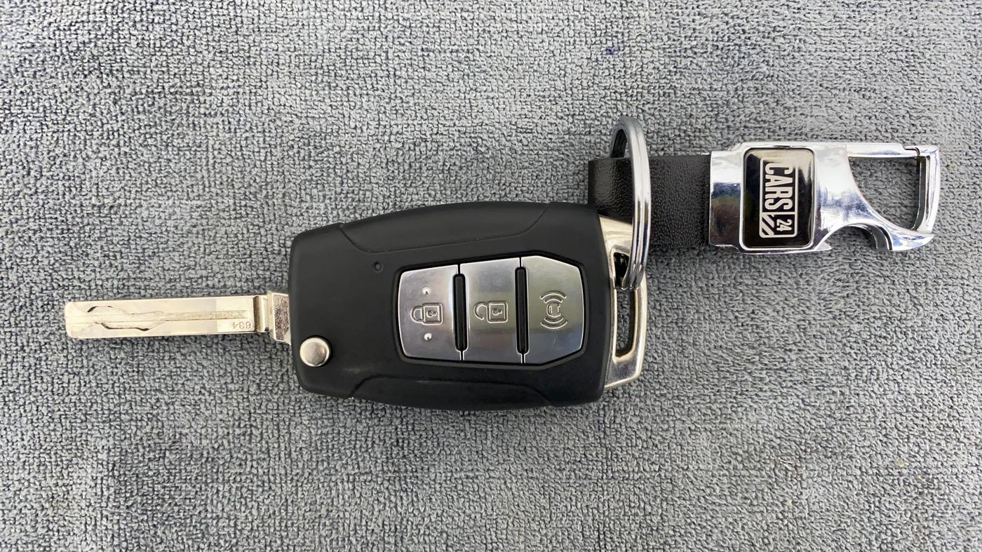2020 Mahindra XUV300 1.5 W6 MT, Diesel, Manual, 13,222 km, Key Close Up