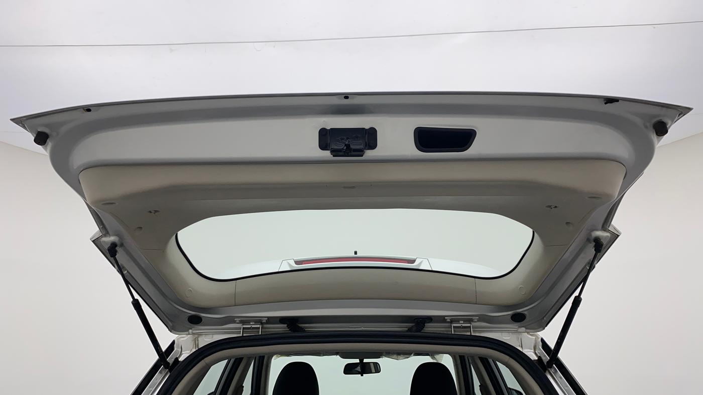 2020 Mahindra XUV300 1.5 W6 MT, Diesel, Manual, 13,222 km, Boot Door Open