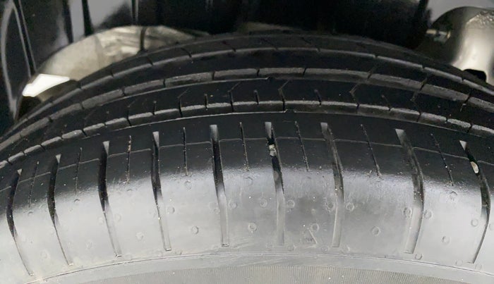 2020 Mahindra XUV300 1.5 W6 MT, Diesel, Manual, 13,222 km, Right Rear Tyre Tread