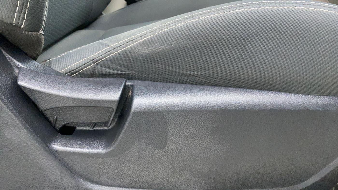 2020 Mahindra XUV300 1.5 W6 MT, Diesel, Manual, 13,222 km, Driver Side Adjustment Panel