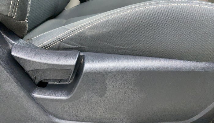 2020 Mahindra XUV300 1.5 W6 MT, Diesel, Manual, 13,222 km, Driver Side Adjustment Panel