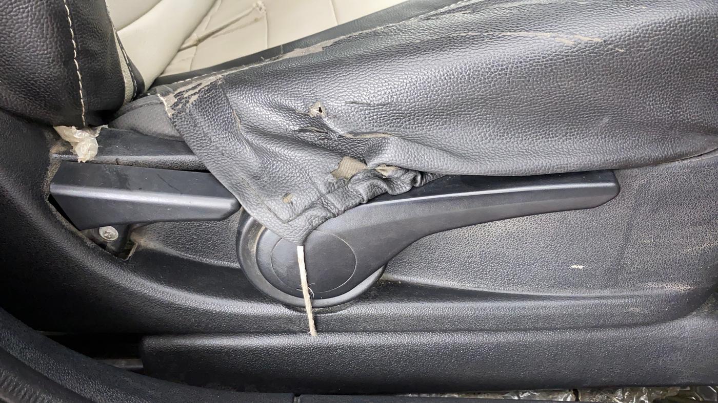 2017 Tata Tiago XZA 1.2 REVOTRON, Petrol, Automatic, 36,134 km, Driver Side Adjustment Panel