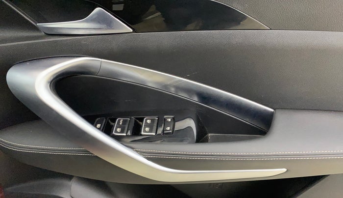 2020 MG HECTOR SMART 1.5 DCT PETROL, Petrol, Automatic, 30,012 km, Driver Side Door Panels Control