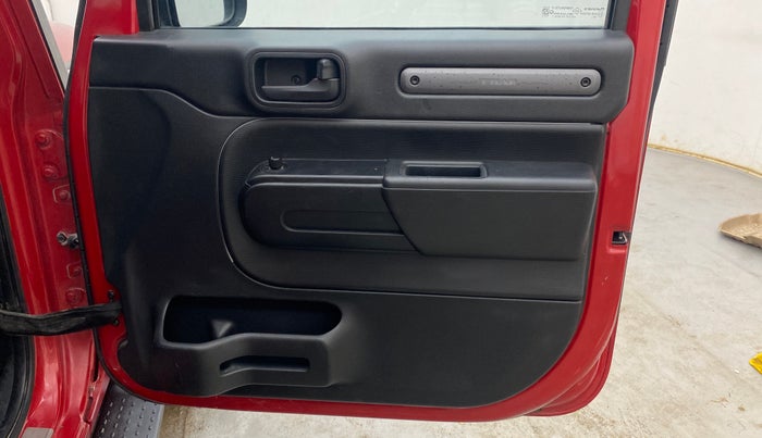 2021 Mahindra Thar LX PETROL HT 4WD AT, Petrol, Automatic, 35,731 km, Driver Side Door Panels Control