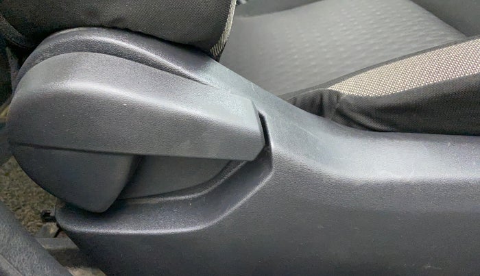 2021 Nissan MAGNITE XE 1.0 MT, Petrol, Manual, 10,052 km, Driver Side Adjustment Panel