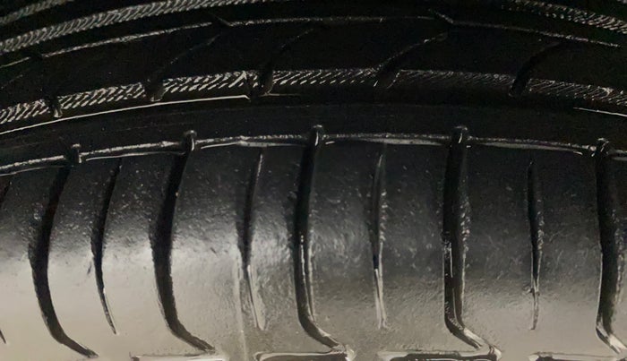 2014 Hyundai Grand i10 SPORTZ 1.2 KAPPA VTVT, Petrol, Manual, 44,902 km, Right Front Tyre Tread