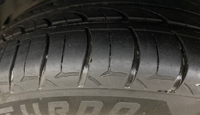 2014 Hyundai Verna FLUIDIC 1.6 VTVT SX, Petrol, Manual, 80,712 km, Left Front Tyre Tread