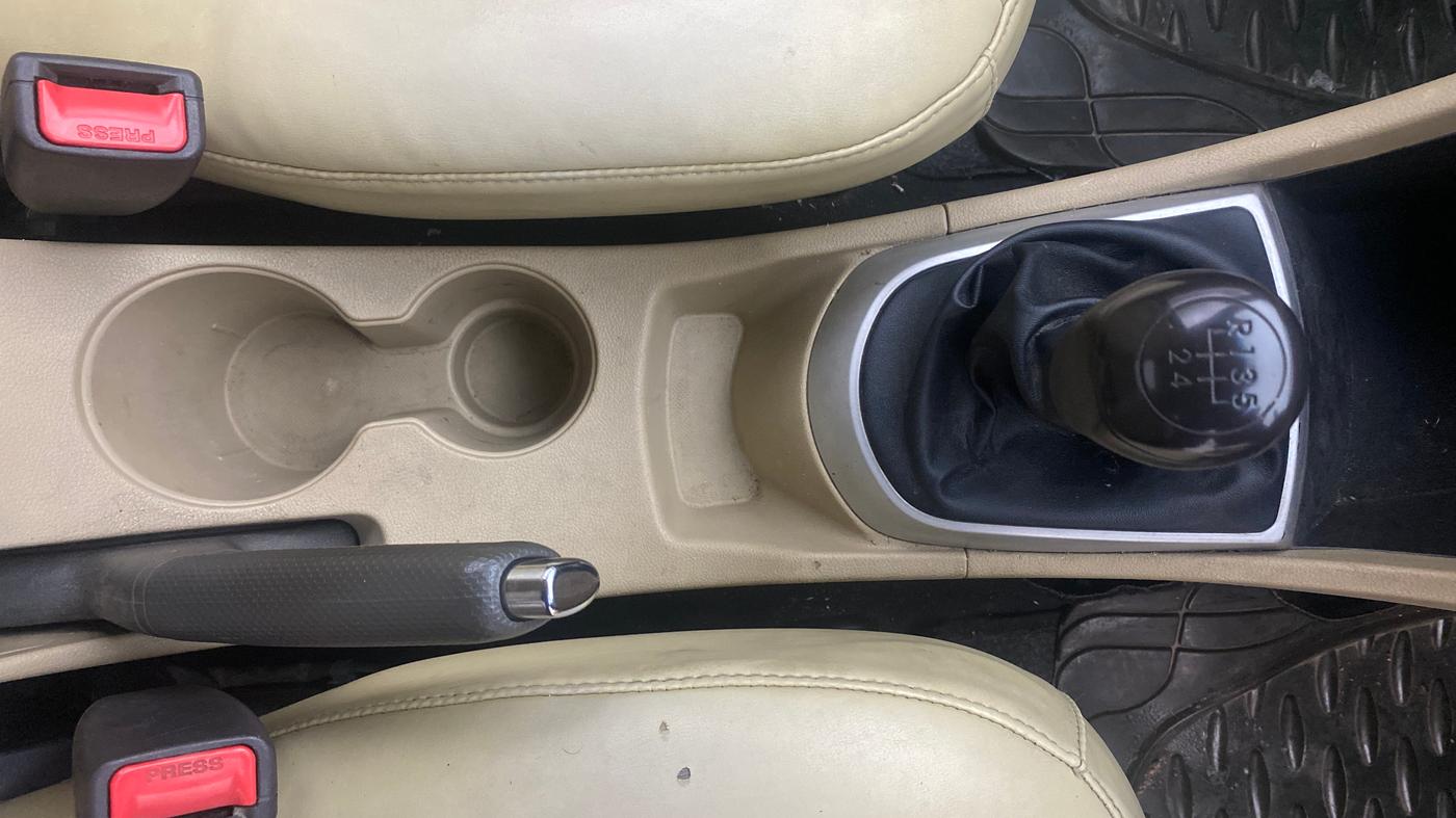 2014 Hyundai Verna FLUIDIC 1.6 VTVT SX, Petrol, Manual, 80,712 km, Gear Lever