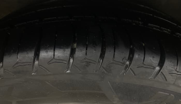 2014 Hyundai Verna FLUIDIC 1.6 VTVT SX, Petrol, Manual, 80,712 km, Right Rear Tyre Tread