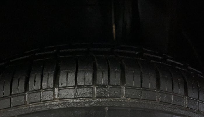 2014 Maruti Ritz VXI, Petrol, Manual, 53,969 km, Left Rear Tyre Tread