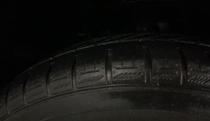 2014 Maruti Ritz VXI, Petrol, Manual, 53,969 km, Right Front Tyre Tread