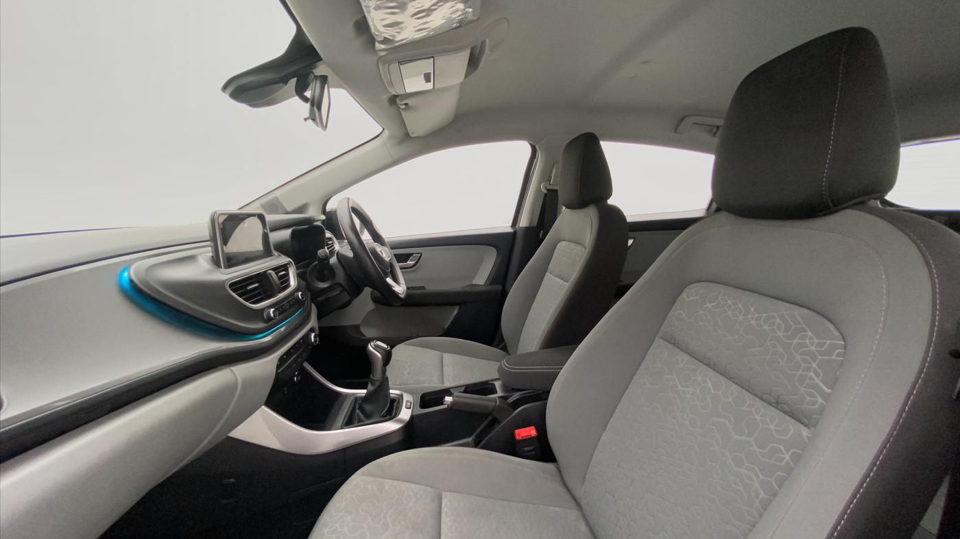 2021 Tata ALTROZ XZ 1.5 RTQ, Diesel, Manual, 16,127 km, Right Side Front Door Cabin