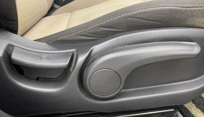 2015 Hyundai Elite i20 ASTA 1.2 (O), Petrol, Manual, 36,752 km, Driver Side Adjustment Panel