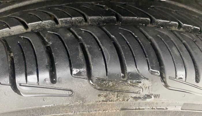 2015 Hyundai Elite i20 ASTA 1.2 (O), Petrol, Manual, 36,752 km, Right Front Tyre Tread