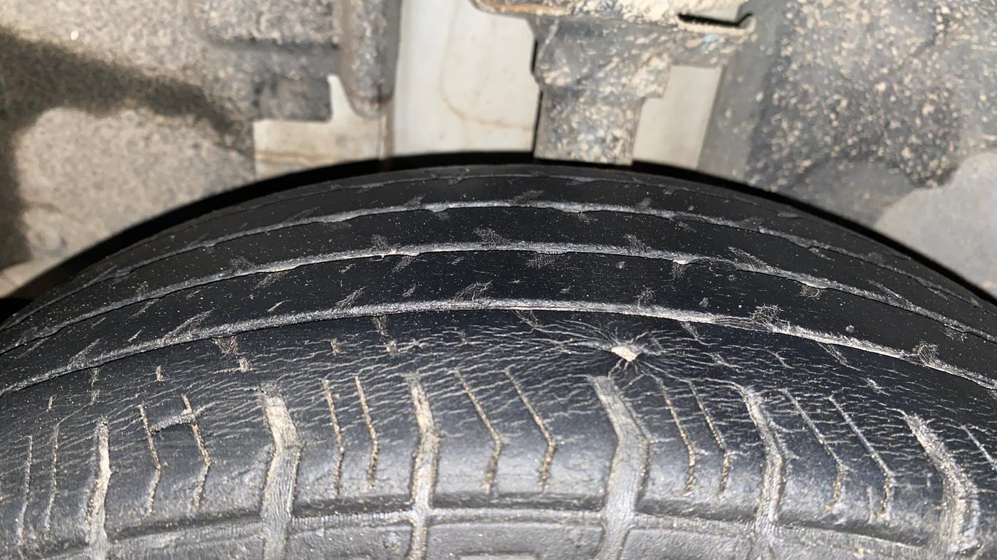 2016 Renault Kwid RXL, Petrol, Manual, 53,265 km, Left Front Tyre Tread