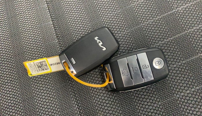2023 KIA SONET HTK PLUS 1.0 IMT, Petrol, Manual, 13,063 km, Key Close Up