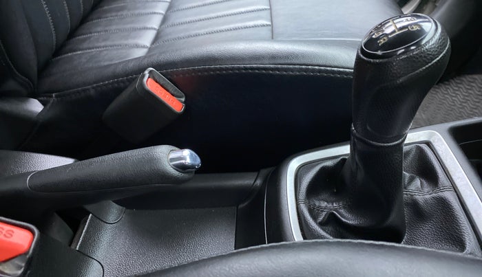 2018 Maruti Swift VXI D, Petrol, Manual, 17,897 km, Gear Lever