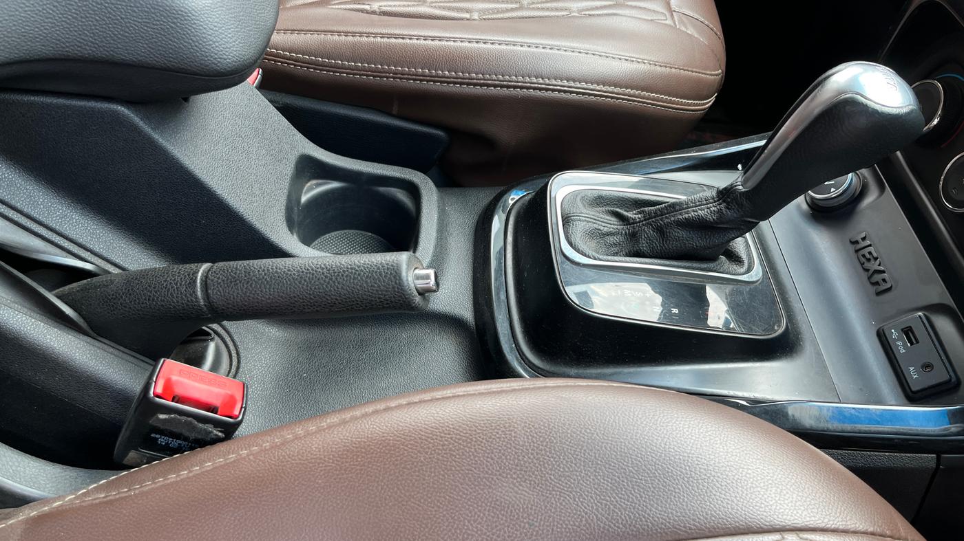 2018 Tata Hexa XMA 4X2 7 STR, Diesel, Automatic, 58,341 km, Gear Lever