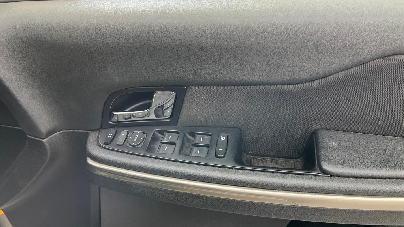 2018 Tata Hexa XMA 4X2 7 STR, Diesel, Automatic, 58,341 km, Driver Side Door Panels Control