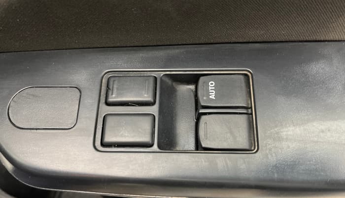 2016 Maruti Swift LXI (O), Petrol, Manual, 94,726 km, Driver Side Door Panels Control